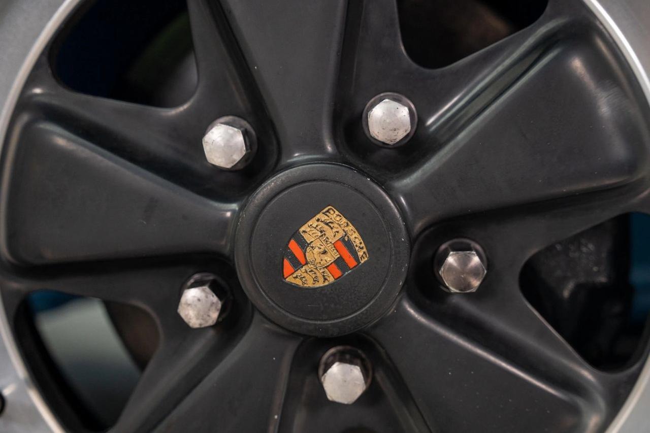 
								1977 Porsche 911 full									