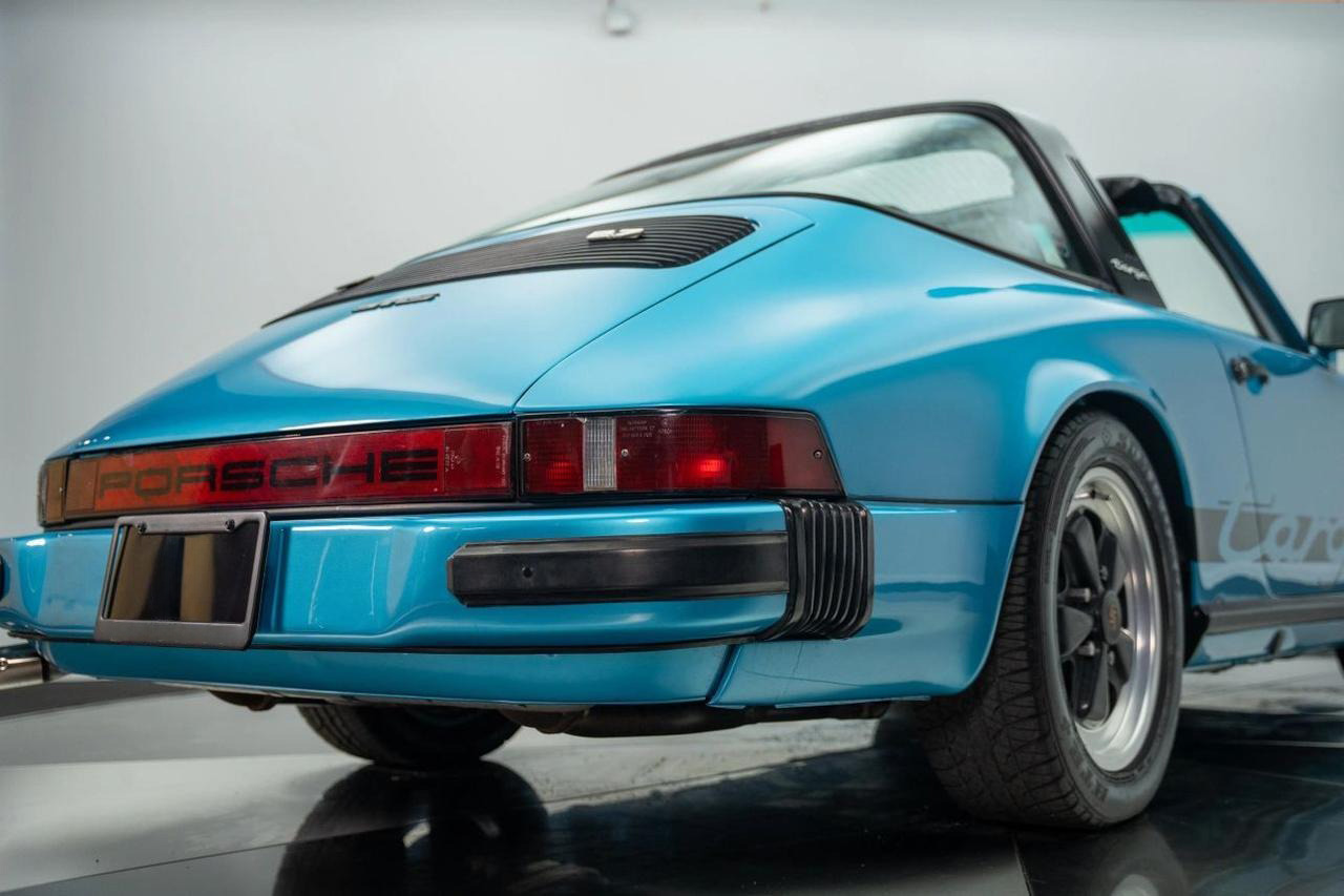 
								1977 Porsche 911 full									