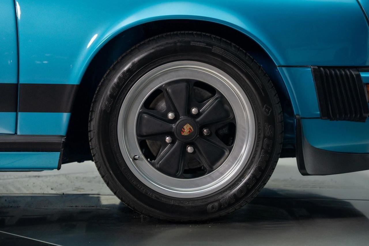 
								1977 Porsche 911 full									