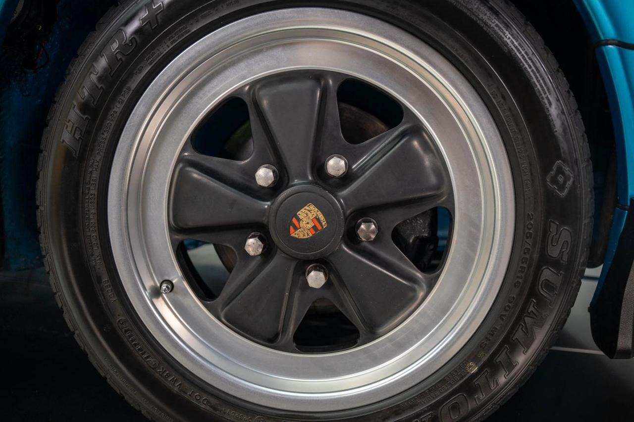 
								1977 Porsche 911 full									