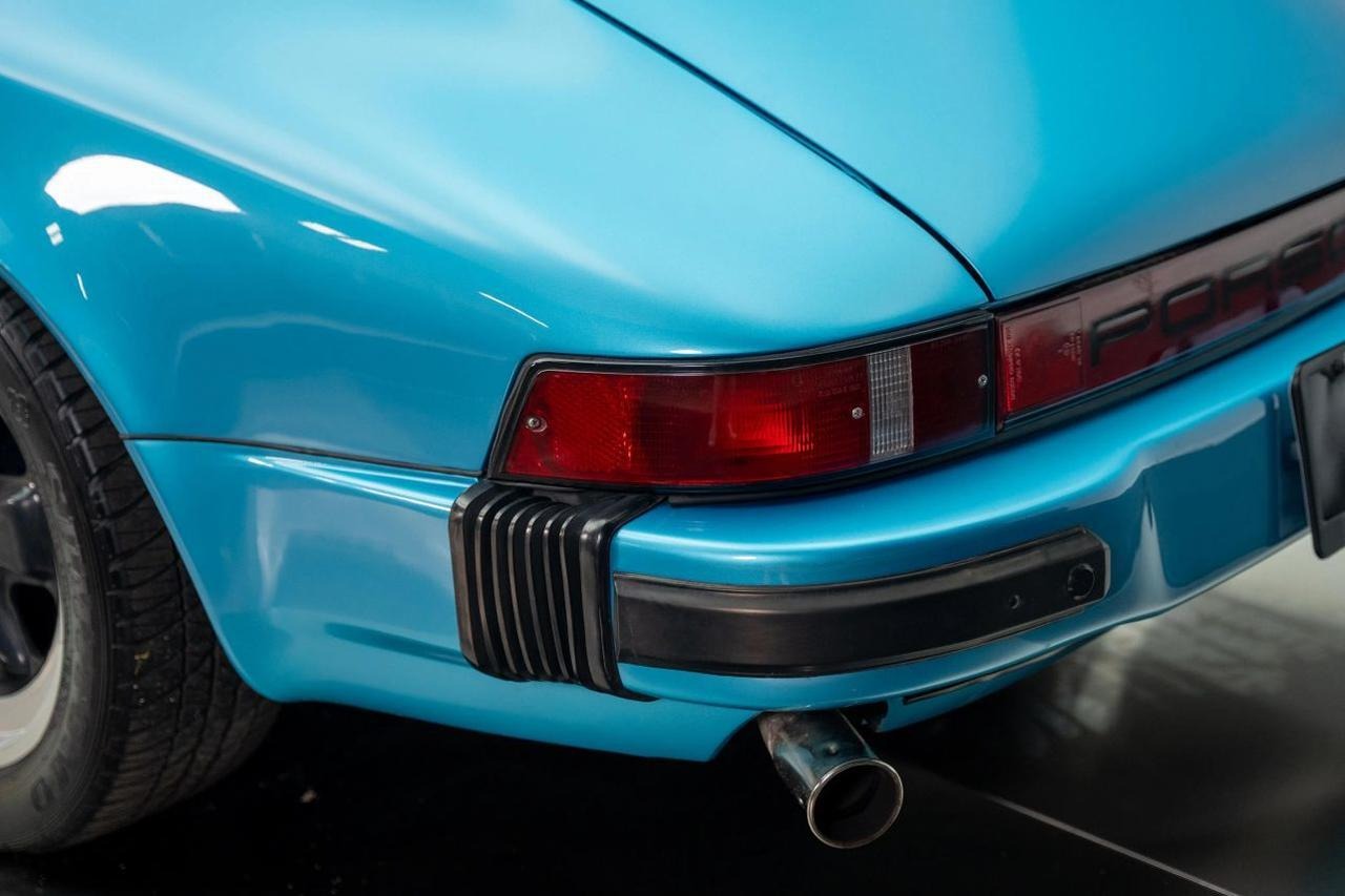 
								1977 Porsche 911 full									