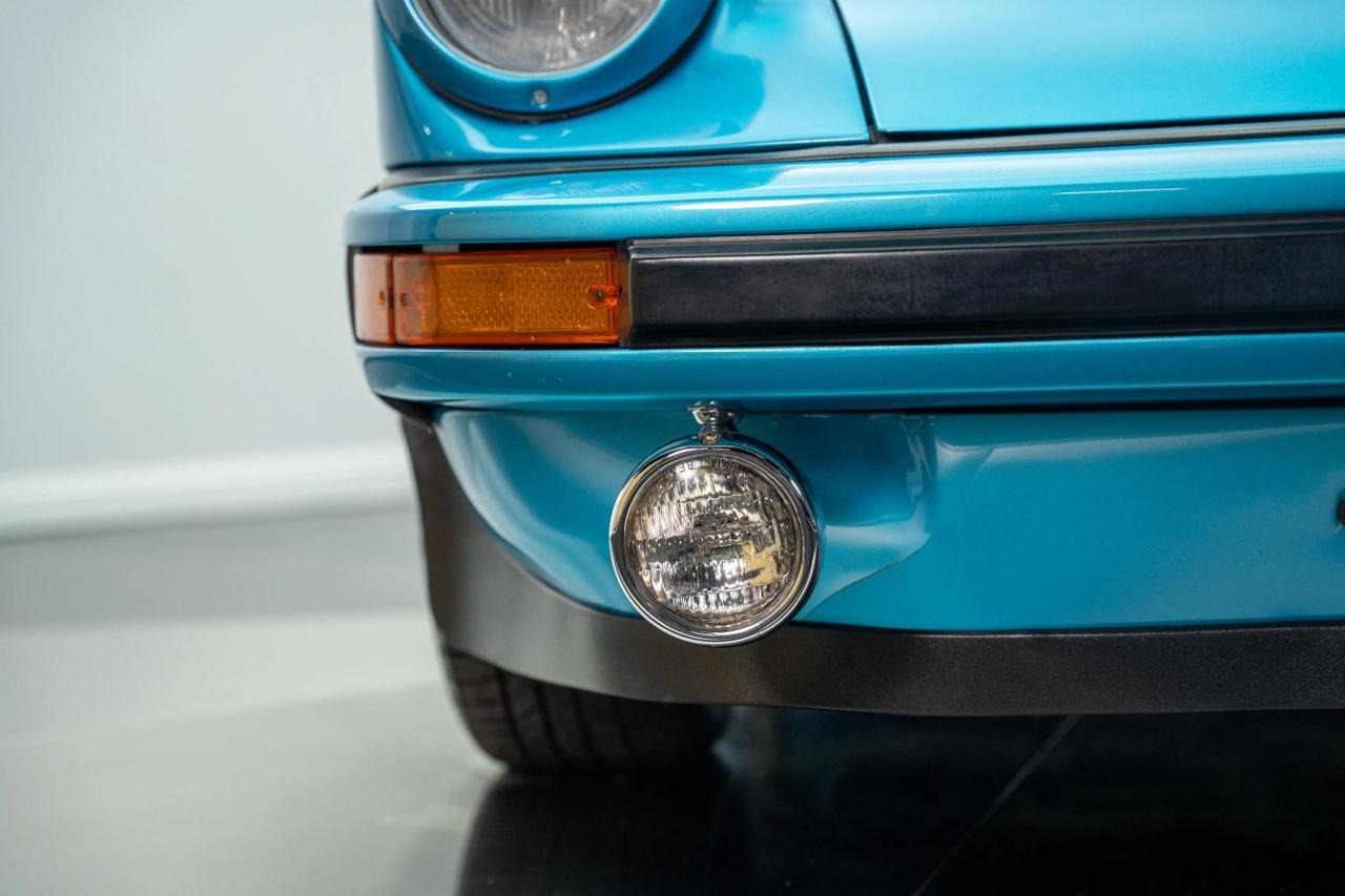 
								1977 Porsche 911 full									