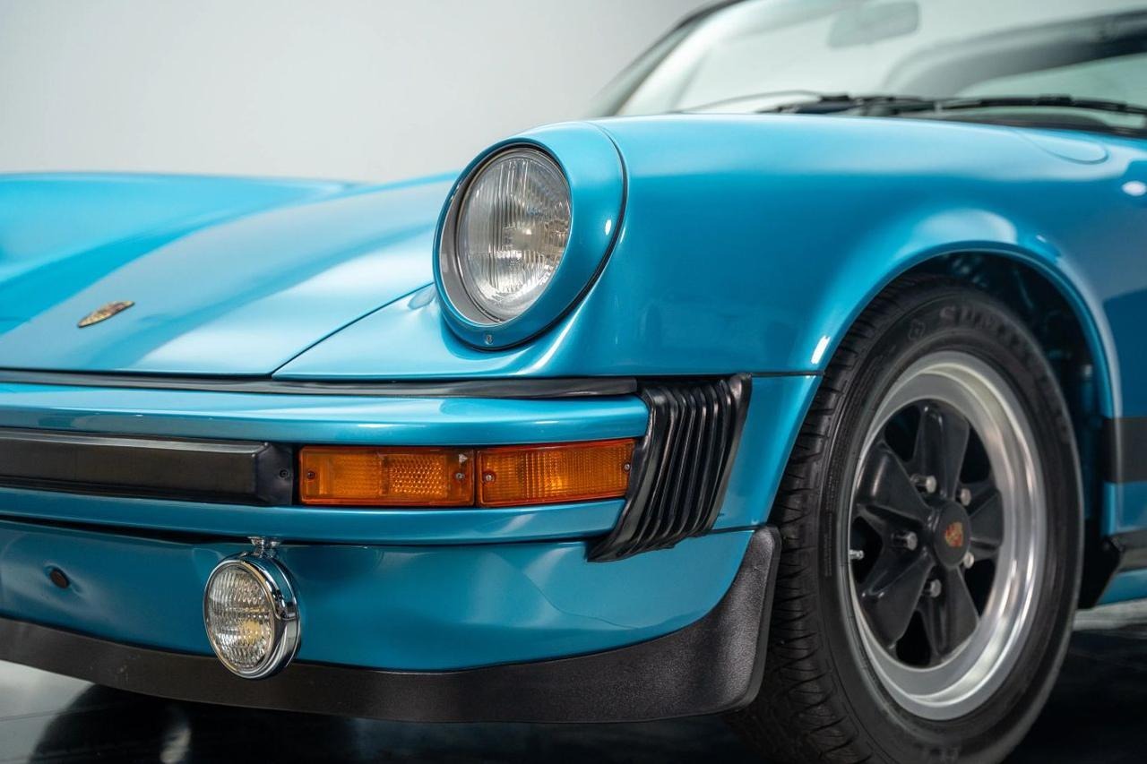 
								1977 Porsche 911 full									