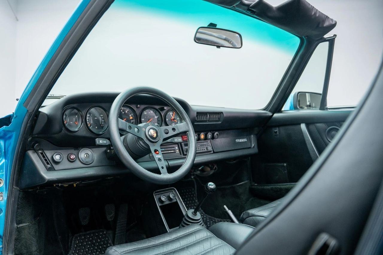 
								1977 Porsche 911 full									