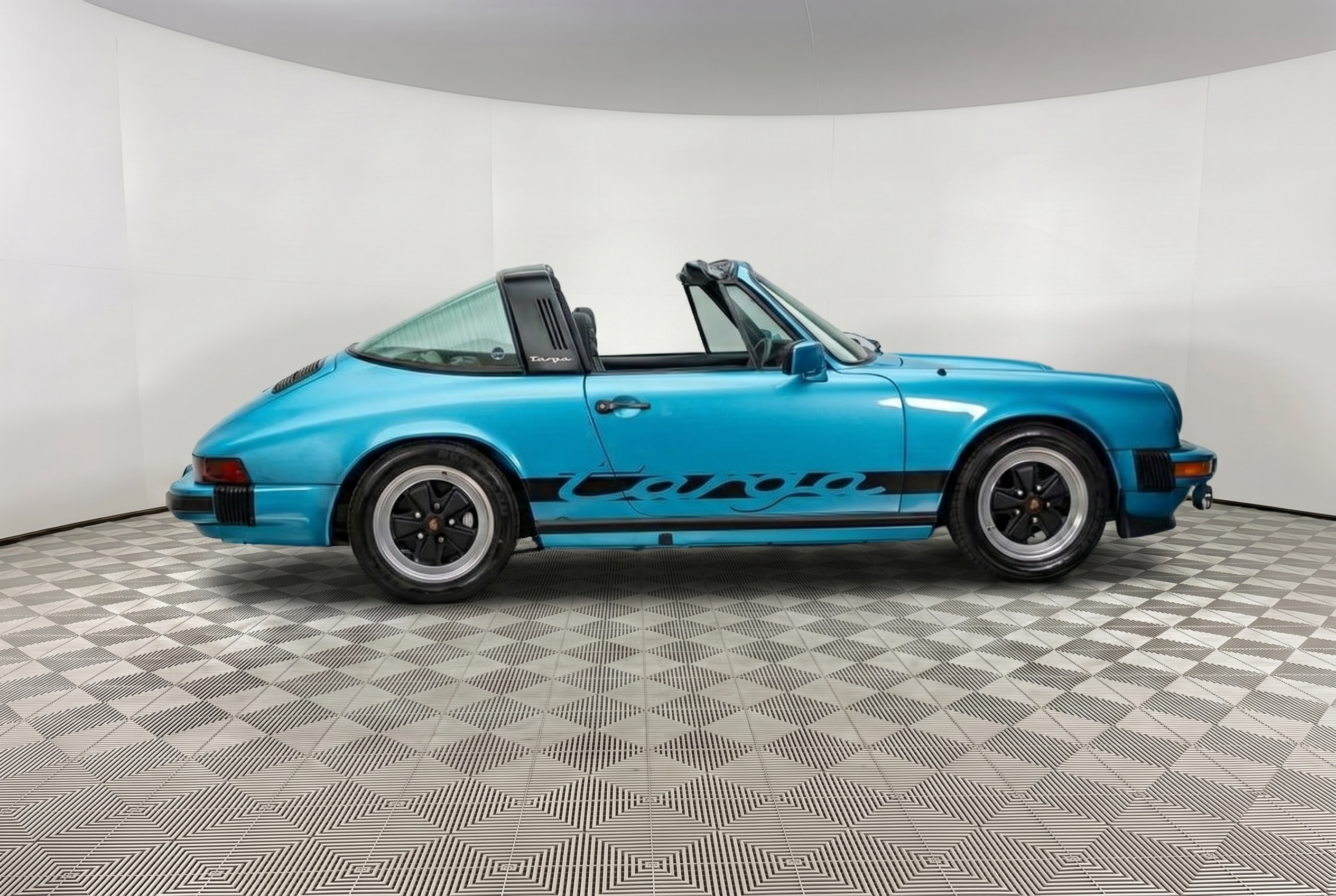 
								1977 Porsche 911 full									