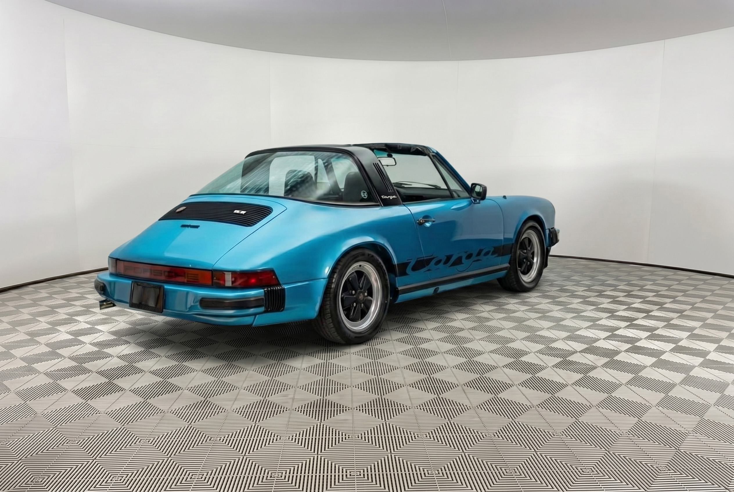 
								1977 Porsche 911 full									