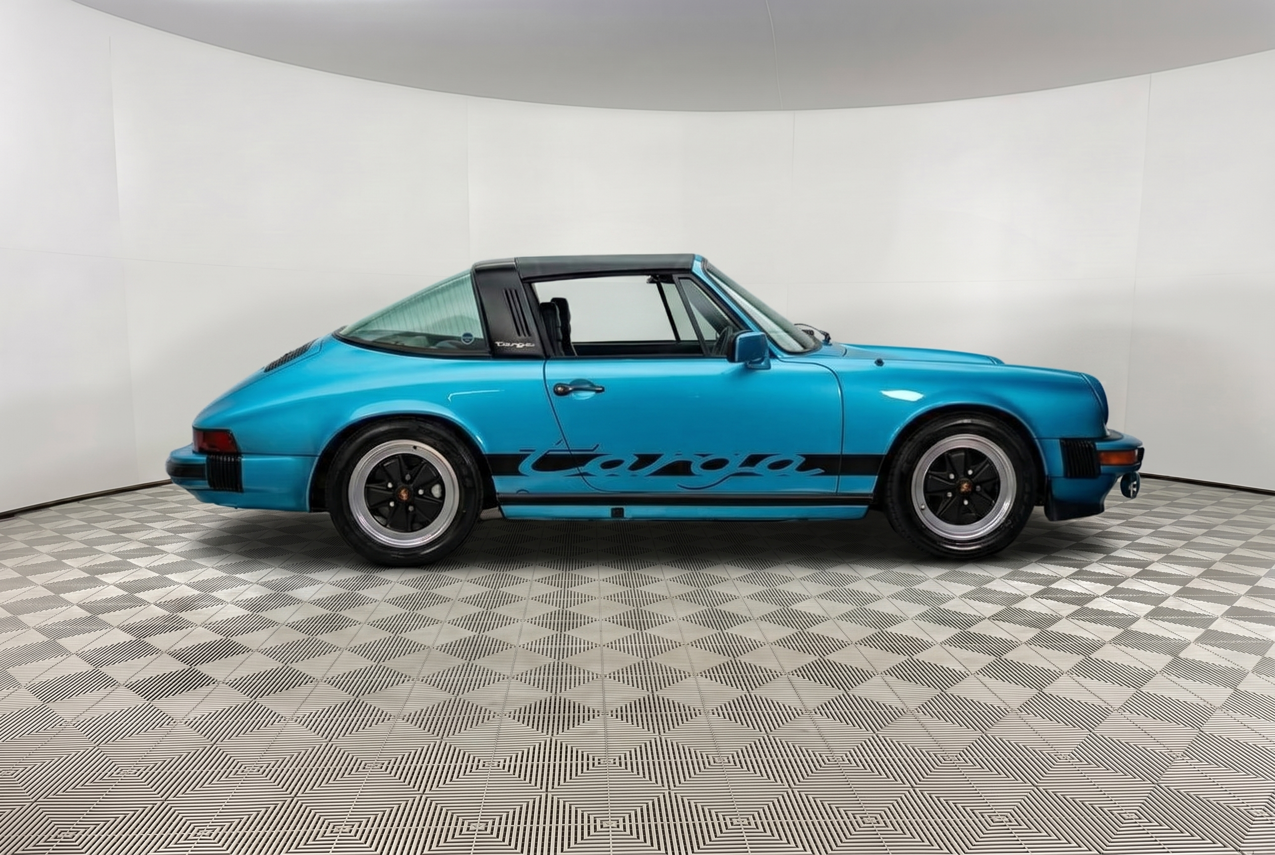 
								1977 Porsche 911 full									