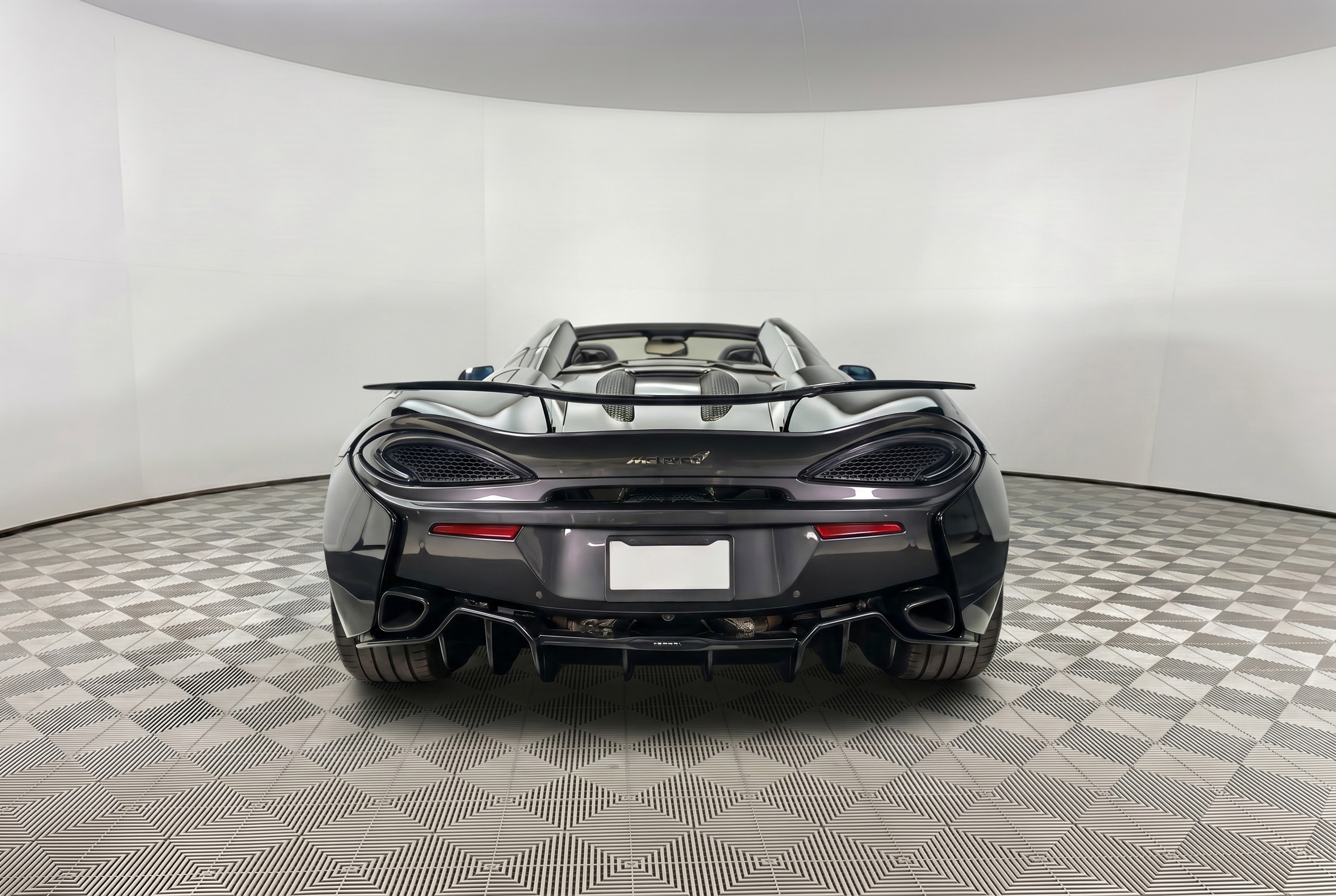 
								2019 McLaren 570S full									