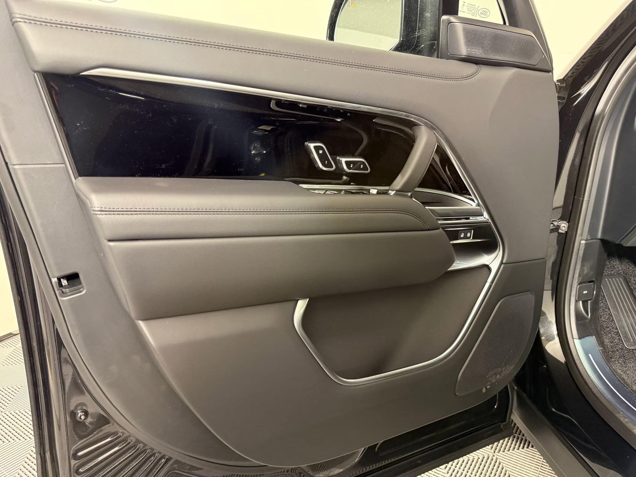 
								2025 Range Rover P530 SE full									