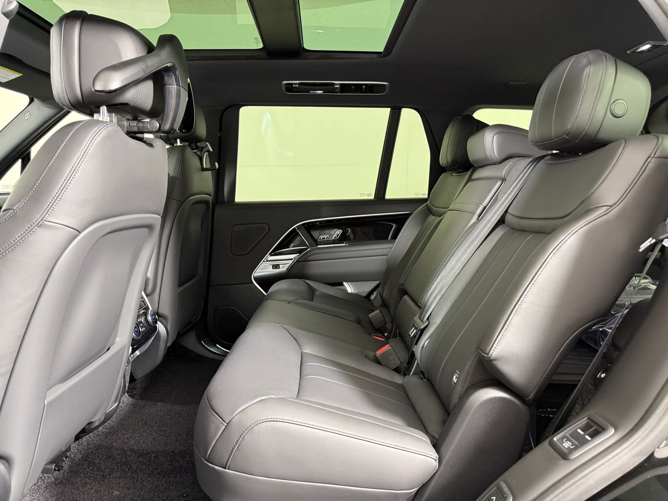 
								2025 Range Rover P530 SE full									