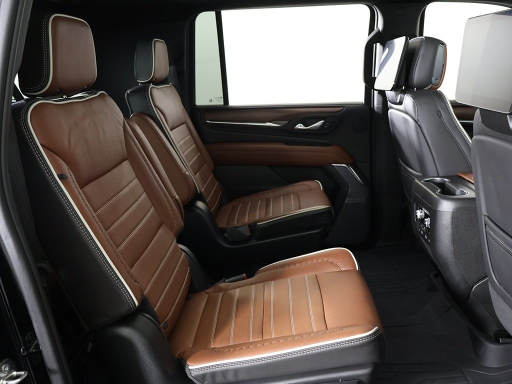
								2024 GMC Yukon XL DENALI Ultimate full									