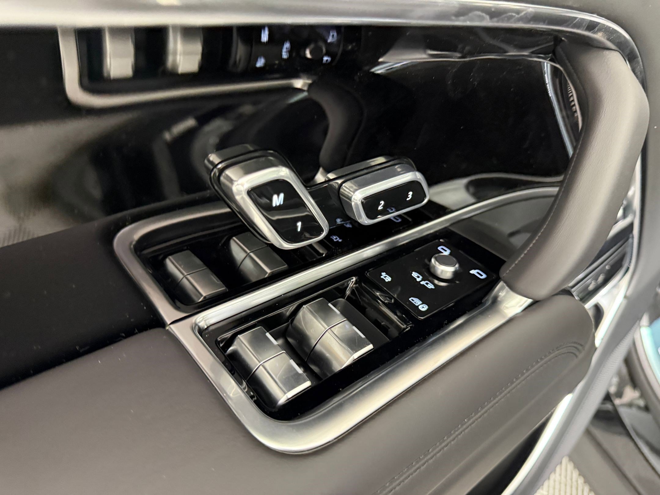 
								2025 Range Rover P530 SE full									