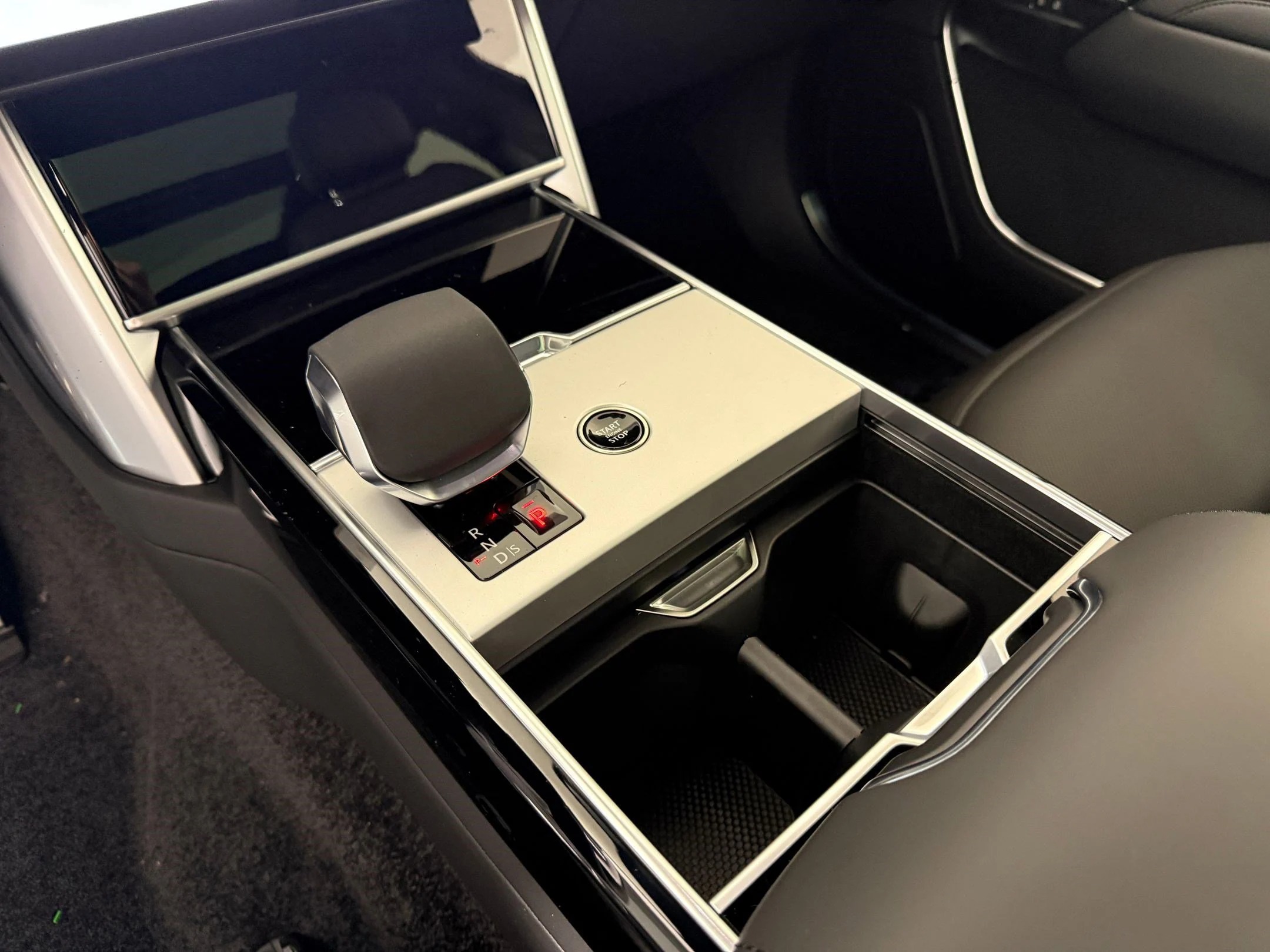 
								2025 Range Rover P530 SE full									