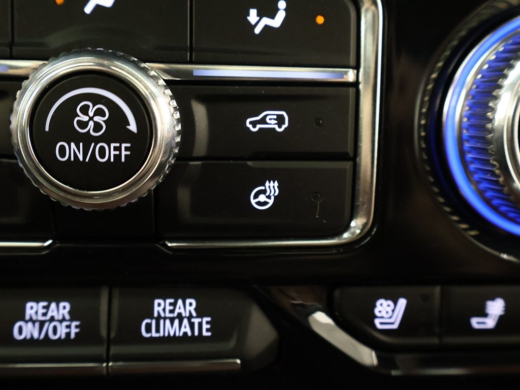 
								2024 GMC Yukon XL DENALI Ultimate full									