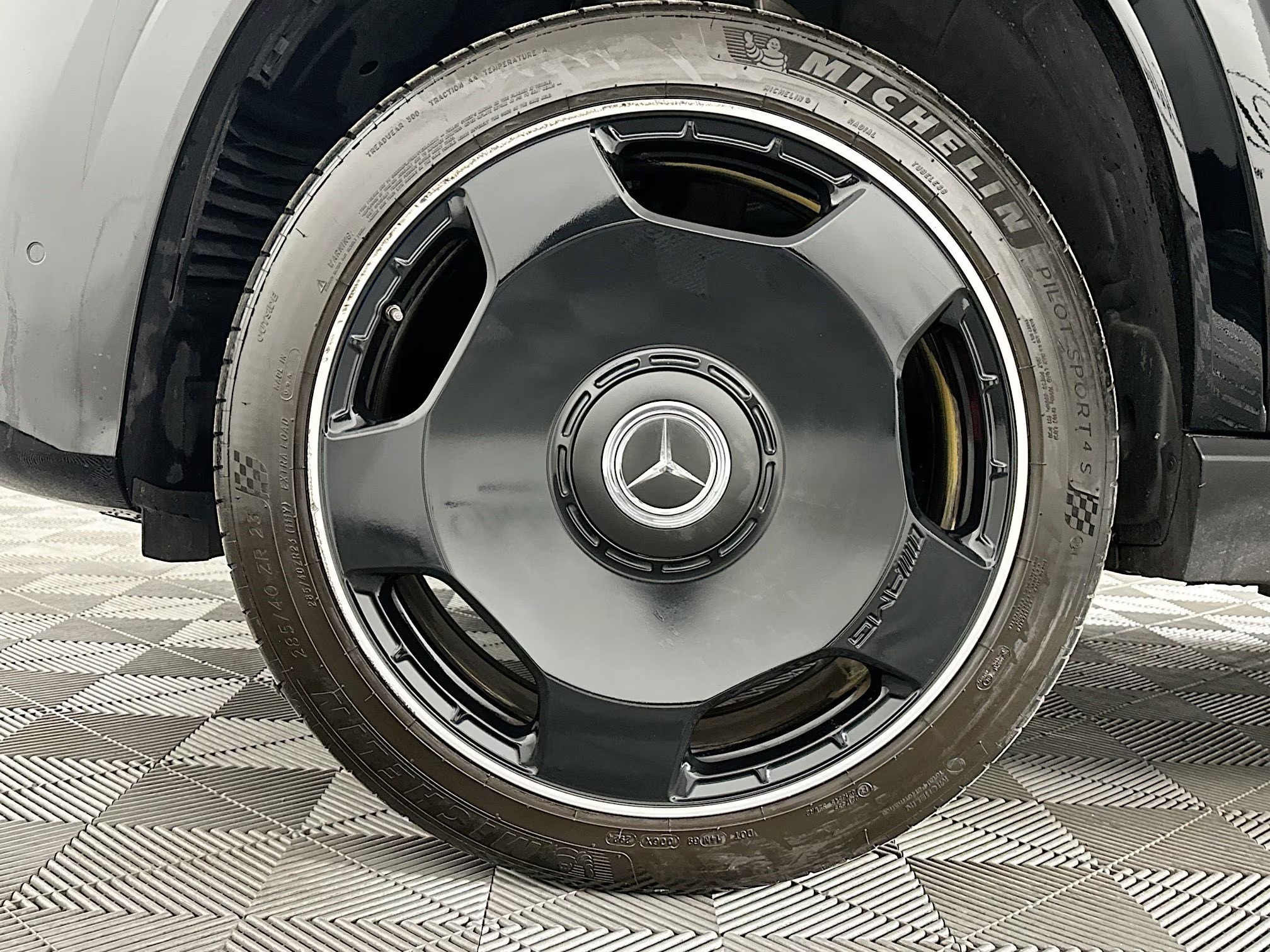 
								2024 Mercedes-Benz GLS 63 AMG full									