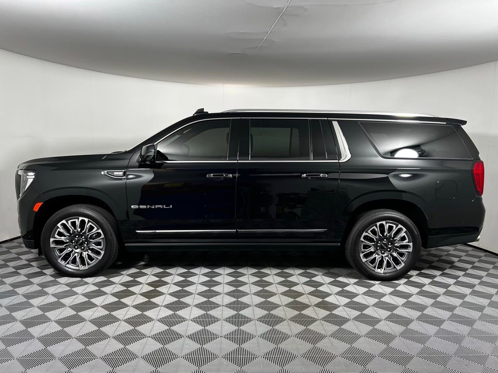 
								2024 GMC Yukon XL DENALI Ultimate full									