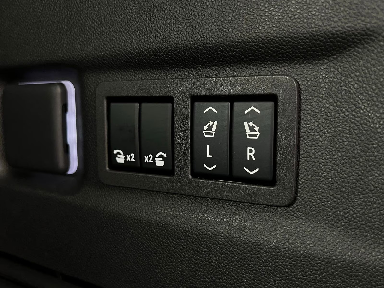 
								2024 GMC Yukon XL DENALI Ultimate full									